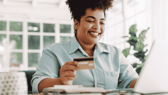 Cartão de crédito sem anuidade: como funciona e como escolher o melhor