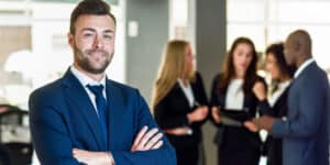 homem prestador de serviços advocaticios