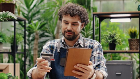 Como antecipar fatura do cartão de crédito e 5 vantagens dessa prática 