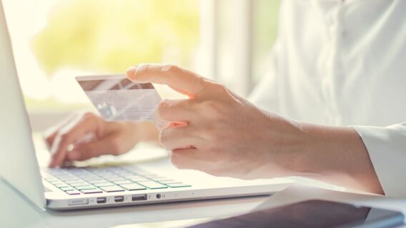 Cartão corporativo para funcionários: conheça as vantagens e saiba como contratar