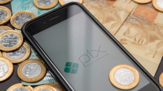 Como estornar um Pix? Entenda se é possível reverter essa operação 