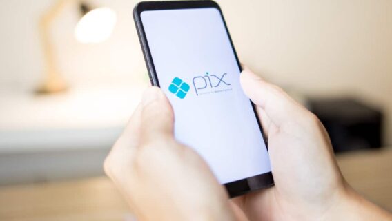 Afinal, utilizar o Pix aumenta o score? Entenda 