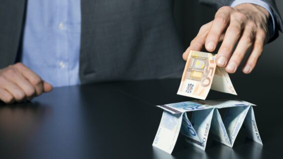 Entenda como funciona uma pirâmide financeira e se proteja desse golpe