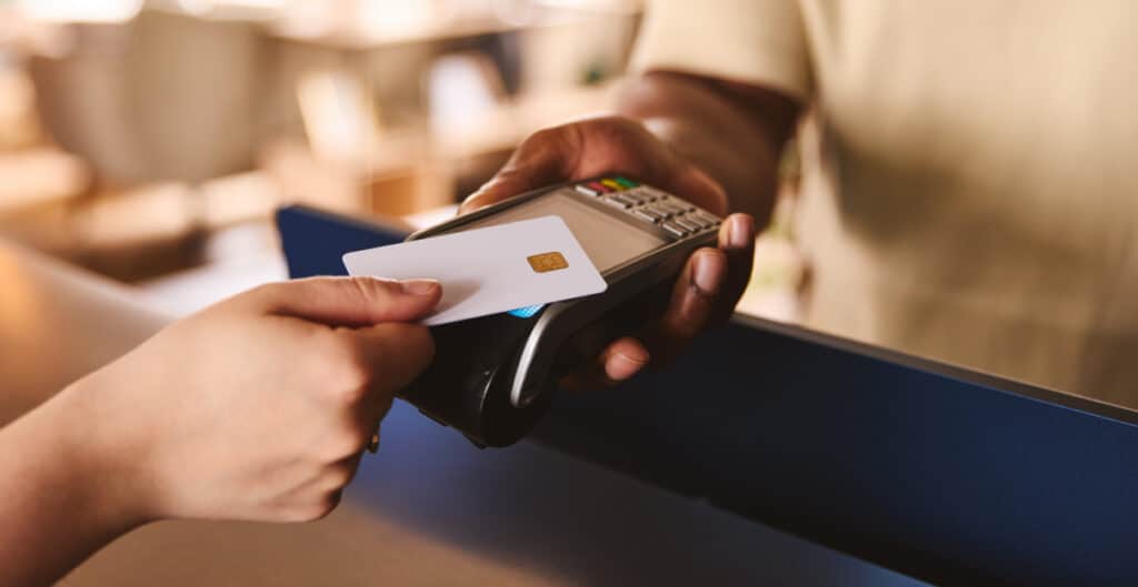 Como comprovar um domicílio bancário e quais são os documentos necessários?