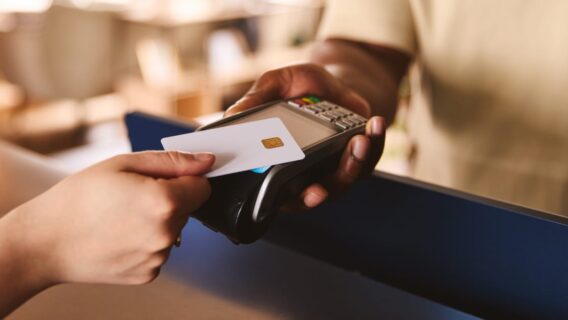 Como comprovar um domicílio bancário e quais são os documentos necessários?