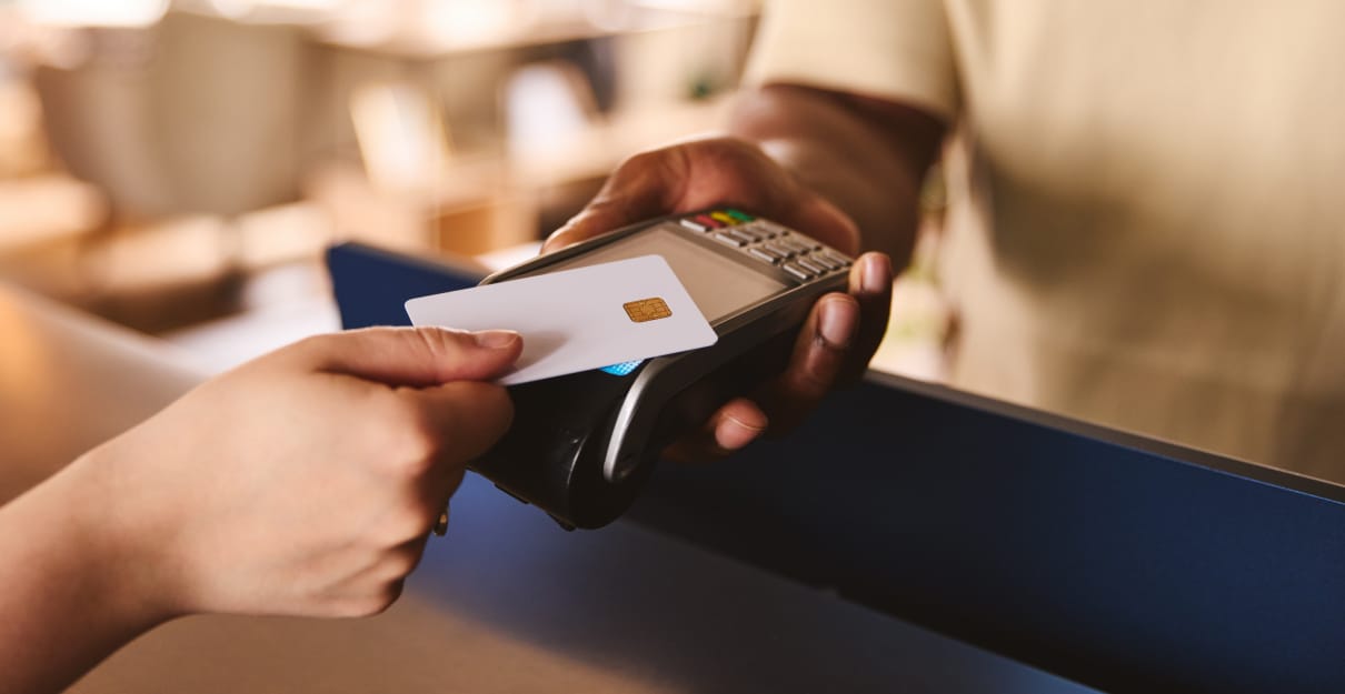 Como comprovar um domicílio bancário e quais são os documentos necessários?