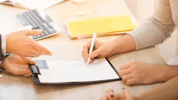 Veja como calcular reajuste de contrato de prestação de serviços sem erro