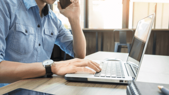 Como mandar uma mensagem cobrando um cliente: canais e dicas de comunicação