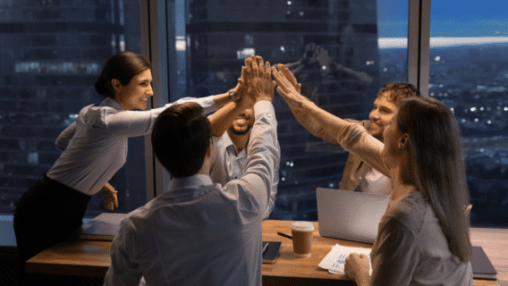 Como formar bons líderes e delegar tarefas: um guia para começar do zero