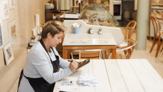 Como reduzir custos na empresa: 6 dicas práticas   