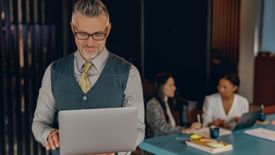 Como fazer acompanhamento de vendas na prática: um guia para empreendedores