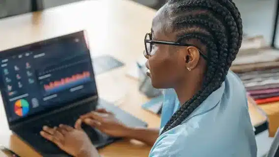 Como aumentar o score PJ e conseguir crédito com condições mais vantajosas