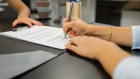 Modelo de contrato com fornecedores: o que incluir para evitar problemas
