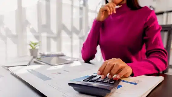 Tabela de juros compostos: como calcular antes de pedir empréstimo para sua empresa