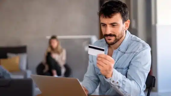 Cartão de crédito PJ pode ajudar o fluxo de caixa? Quais cuidados é preciso ter?
