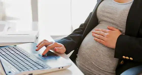Auxílio-maternidade: o que empresas precisam saber sobre o salário-maternidade
